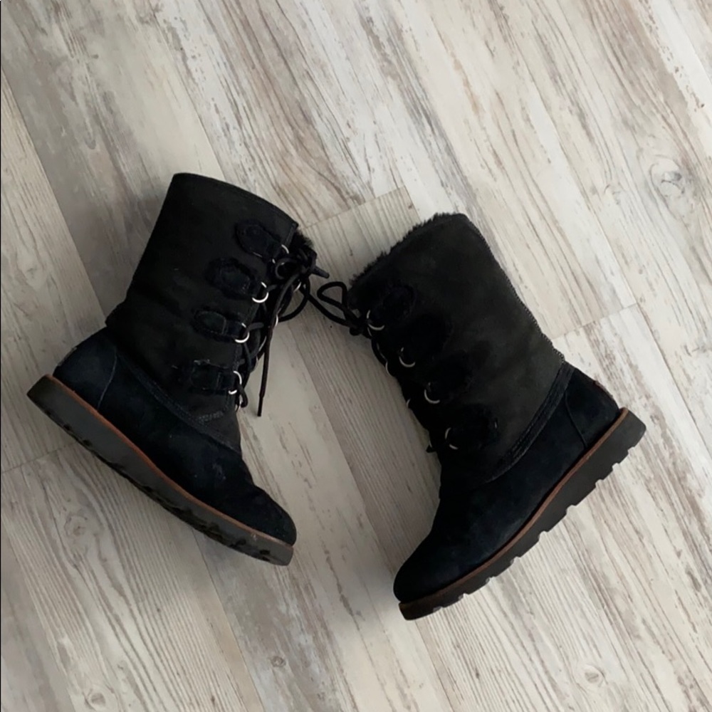 Lace up boots UGG s/n 3219